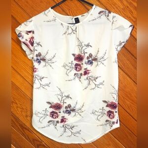 Emery Rose Small White And Floral Airbrush Rose Print Women's Top